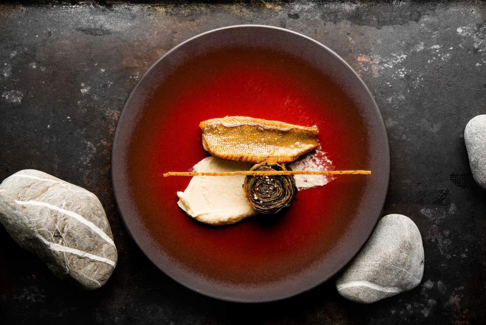 Atmosphères · Hôtel Restaurant Bourget du Lac · Proche aix les bains | Perche du Lac du Bourget cuisson au beurre, purée de céleri &amp; céleri rôti au beurre