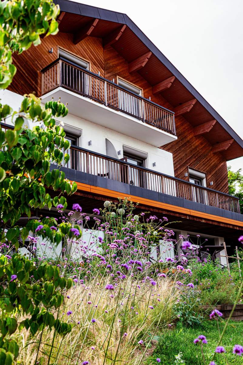 facade du restaurant Atmosphères, vue depuis le jardin